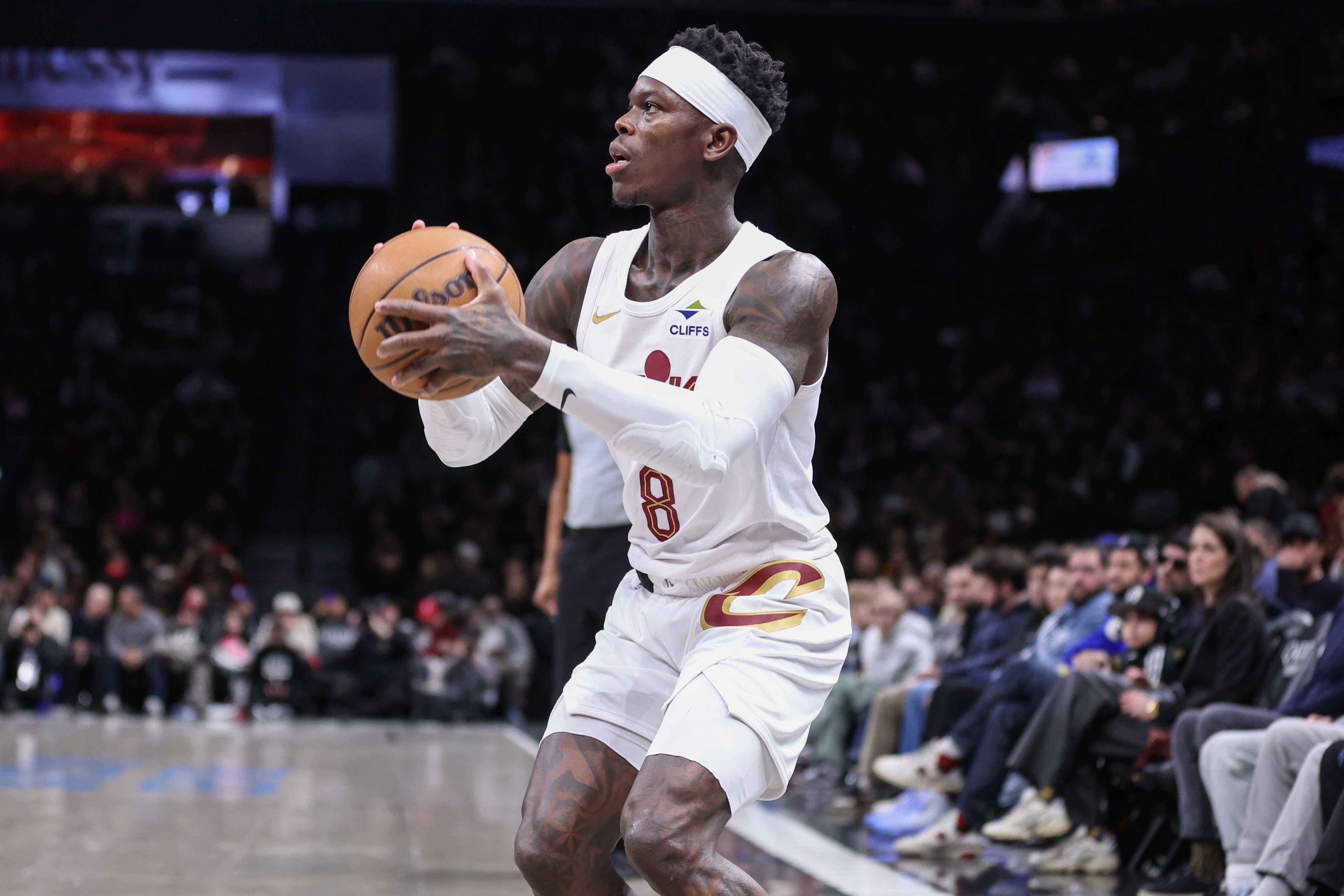 腾讯体育app-帕森斯：季后赛哈登&amp;米切尔被限制时 施罗德能控球&amp;创造进攻机会