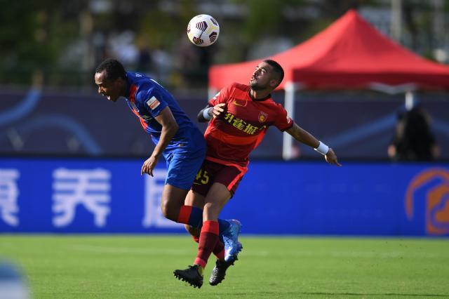 腾讯体育app-【中超】曹赟定失良机 上海申花0比0闷平河北队